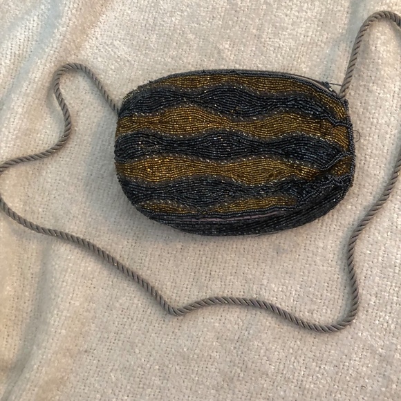 Vintage beaded clutch with zipper, perfect condition except for lipstick mark. - Picture 7 of 7